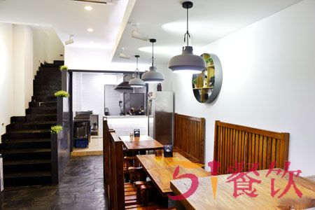 古街里烤肘子加盟费多少-肘子砂锅美味品牌-51餐饮网