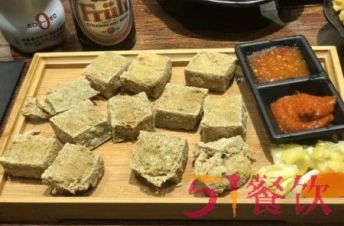 杭州午酒小炸加盟电话多少？油炸小吃深夜食堂别有风味