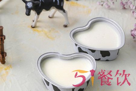 呆小白奶吧加盟费多少-全新纯手工酸奶连锁-51餐饮网