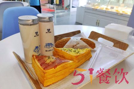 呆小白奶吧加盟费多少-全新纯手工酸奶连锁-51餐饮网